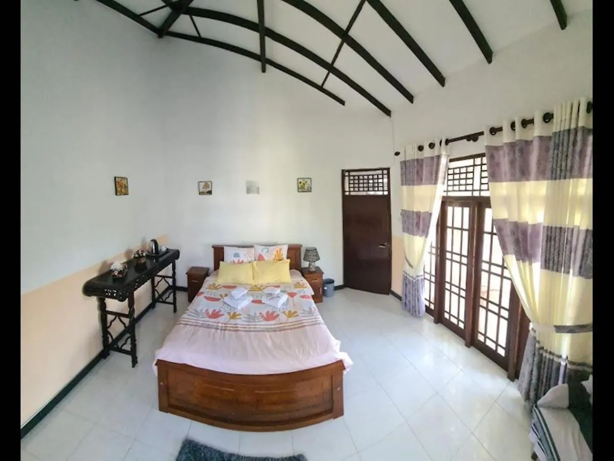Room In Bb - Ja-Elas French Touch 5 Νεγκόμπο Σρι Λάνκα