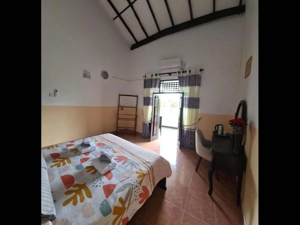 Room In Bb - Ja-Elas French Touch 5 Νεγκόμπο 0*,  Σρι Λάνκα